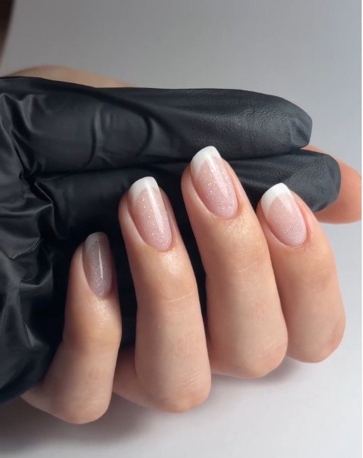 Naturalna stylizacja paznokci wykonana w szkole stylistek FORMA